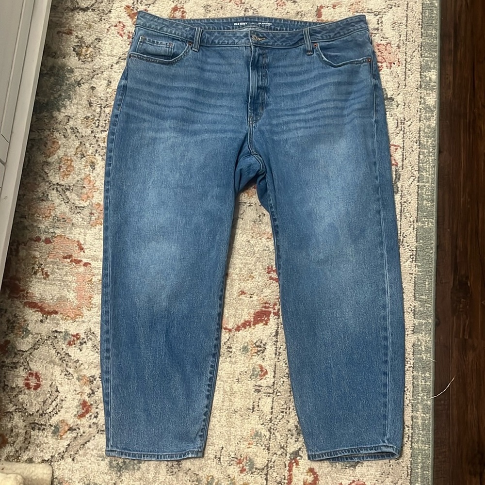 Old Navy Women's Straight Leg Jeans in Medium Blue Wash